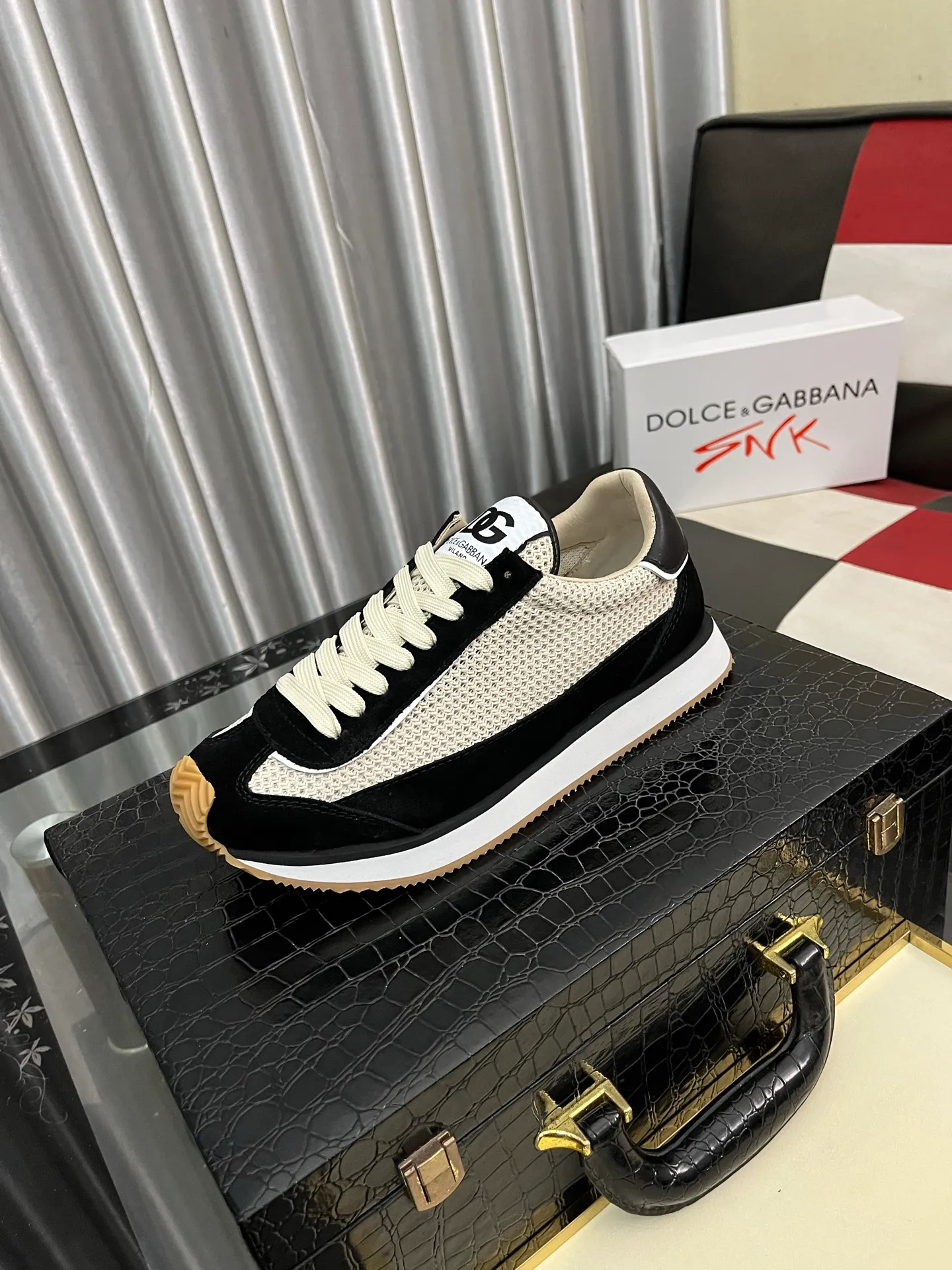 Men's Men's Shoes💰458⌚️⌚️••Dolce&Gabbana••DG✔️High-end men's sports and casual shoes. Original goods from top counters. Original imported cowhide, multi-material splicing design ➕Imported cowhide lining, cowhide feet ➕Original TPR elastic outsole. Size: 36-46
